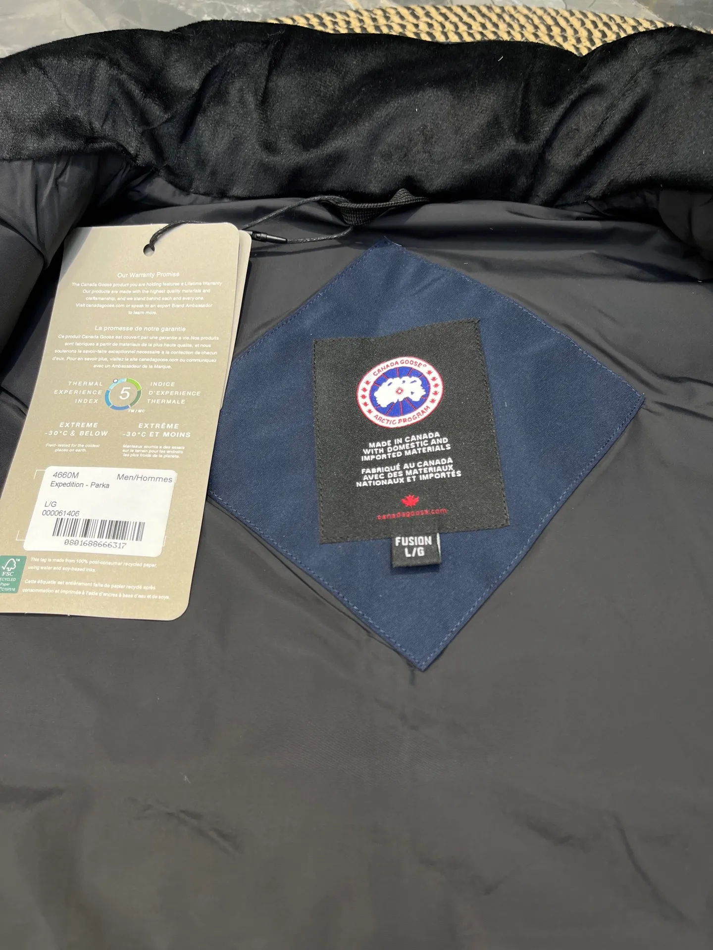 P380 🇨🇦Canada Goose""🇨🇦🌟 Garson down vest has always been recognized as the warmest down jacket. Various Instagram celebrities, Internet celebrities, and celebrities often wear it for street photos. I make Canada Goose every year, but I still can't get rid of my love for it. No matter how cold the days are, there is no need to be afraid, because there is! Filled with 90% white duck down, it is the legendary warmest down jacket and is known as a must-have for Arctic outdoor sports! The most popular down jacket in the world, celebrities are rushing to buy it, it is a must-have!  Size: XS to 2XL